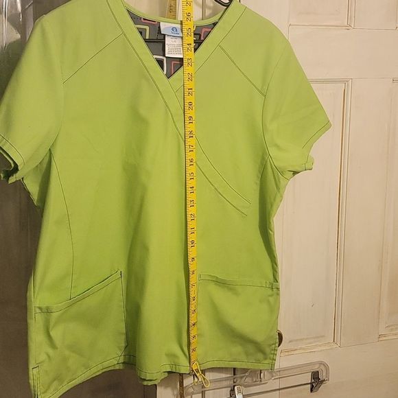 SB Scrubs, Lg, Lime Green, 2 pocket scrub top. EXCELLENT CONDITION, - Picture 3 of 7